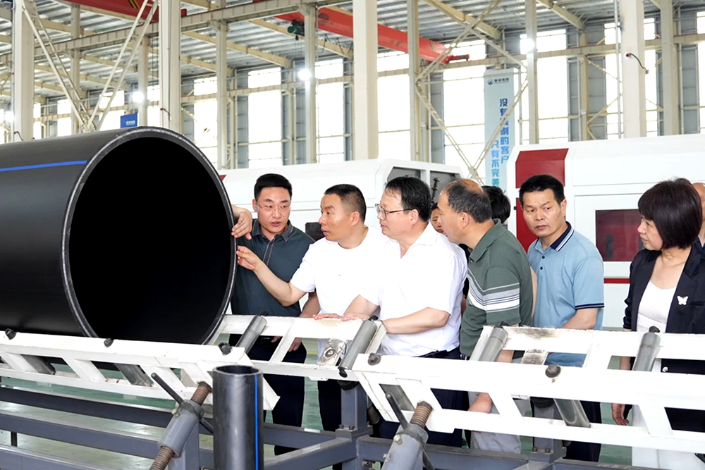縣人大常委會副主任楊翠萍帶領(lǐng)阜南一中、三中教學骨干蒞臨豪家股份考察交流
